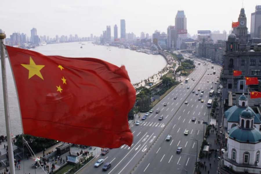 অনেকের মতে, বিভিন্ন দেশের ক্রমাগত শক্তিবৃদ্ধির ফলে বিশ্ব ক্রমে দ্বিমেরুকেন্দ্রিক কাঠামোর দিকে এগিয়ে চলেছে। আমেরিকা এখন আর একা নয়, শক্তি বৃদ্ধি করে তার প্রায় কাছাকাছি পৌঁছে গিয়েছে চিন। ভারত, ফ্রান্স, ইটালি, জাপান, জার্মানি, রাশিয়ার মতো দেশগুলিও খুব পিছিয়ে নেই।