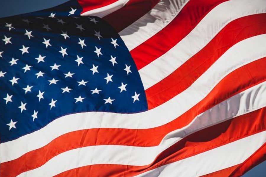 শুধু ভারত নয়, অন্যান্য দেশের ক্ষেত্রেও আমেরিকার এই মুখ ফিরিয়ে নেওয়ার প্রবণতা লক্ষ করা গিয়েছে বার বার। আন্তর্জাতিক ঘটনাপ্রবাহের দিকে নজর রাখলে দেখা যায়, কোনও শক্তিশালী প্রতিদ্বন্দ্বীর বিরুদ্ধেই সরাসরি অস্ত্র ধরেনি ওয়াশিংটন। বরং তাদের প্রবণতা, অন্য দেশকে দিয়ে যুদ্ধ করানো এবং পরোক্ষে সেই দেশকে সাহায্য করা।