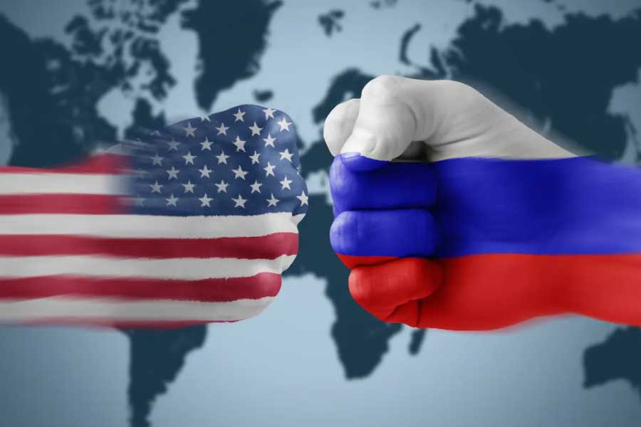 আমেরিকা যে সময়ে সোভিয়েত ইউনিয়নের সঙ্গে ঠান্ডা লড়াইয়ে লিপ্ত ছিল, তখন ভারতের পক্ষে নিরপেক্ষ নীতি গ্রহণ করা এবং তা মেনে চলা অপেক্ষাকৃত সহজ ছিল। কারণ দু’টি দেশই ভারত থেকে অনেক দূরে।