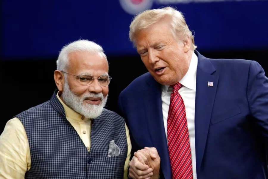 ট্রাম্পের আমেরিকা ইন্দো-প্রশান্ত মহাসাগরীয় এলাকা থেকে সরে গেলে চিন ছাড়া ভারতের সামনে অন্য কোনও বিকল্প থাকবে না। তখন নতুন করে ঘুঁটি সাজাতে হবে নয়াদিল্লিকে।
