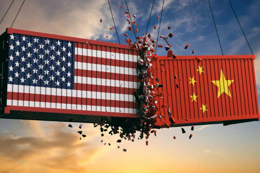 চিন-আমেরিকার দ্বিমেরু বিভাজনে ৯০ বছরের পুরনো সেই নীতিই ভারতের পক্ষে উপযোগী হতে পারে বলে মত অনেকের। আমেরিকা এবং তার বন্ধু দেশগুলির সঙ্গে বেশি ঘনিষ্ঠতা বা চিন এবং তার বন্ধু দেশগুলির সঙ্গে বেশি দূরত্ব— কোনওটাই নয়াদিল্লির পক্ষে স্বস্তির হবে না। পরিস্থিতি অনুযায়ী, সব দিক বিবেচনা করে তাদের সিদ্ধান্ত নিতে হবে। 