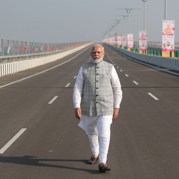 অটল সেতুর উদ্বোধনে প্রধানমন্ত্রী নরেন্দ্র মোদী। 