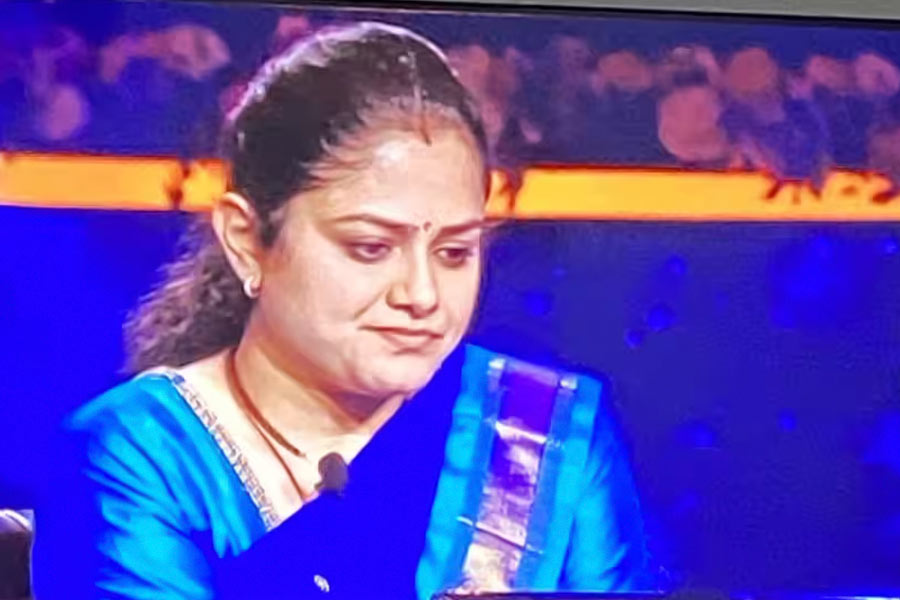 Woman cracked UPSC while doing govt job won rs 1 crore in KBC