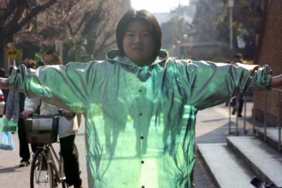 প্রাথমিক ভাবে মনে করা হচ্ছে, ‘ইনভিজ়িবিলিটি ক্লোক’ ব্যবহার করে সবার আগে অদৃশ্য ঘর তৈরির দিকে নজর দিতে পারেন চিনা আধিকারিকেরা। তা যদি সম্ভব হয়, বিভিন্ন ক্ষেত্রে তা প্রয়োগ করা হবে।