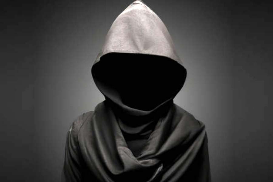 একাধিক গোপন সামরিক অভিযানে ‘ইনভিজ়িবিলিটি ক্লোক’-এর ব্যবহার বেজিংয়ের হাতে তুলে দিতে পারে ‘ব্রহ্মাস্ত্র’। আগামী দিনে এটি নিরাপত্তা ব্যবস্থাকে আমূল বদলে ফেলতে বাধ্য করবে বলেও মনে করছেন বিজ্ঞানীরা। 