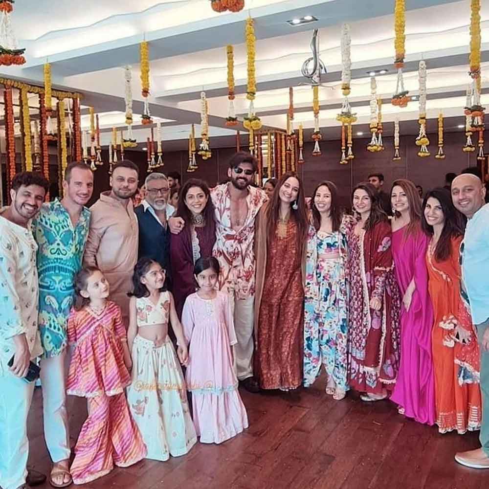 সোনাক্ষীর মেহেন্দি অনুষ্ঠান। 