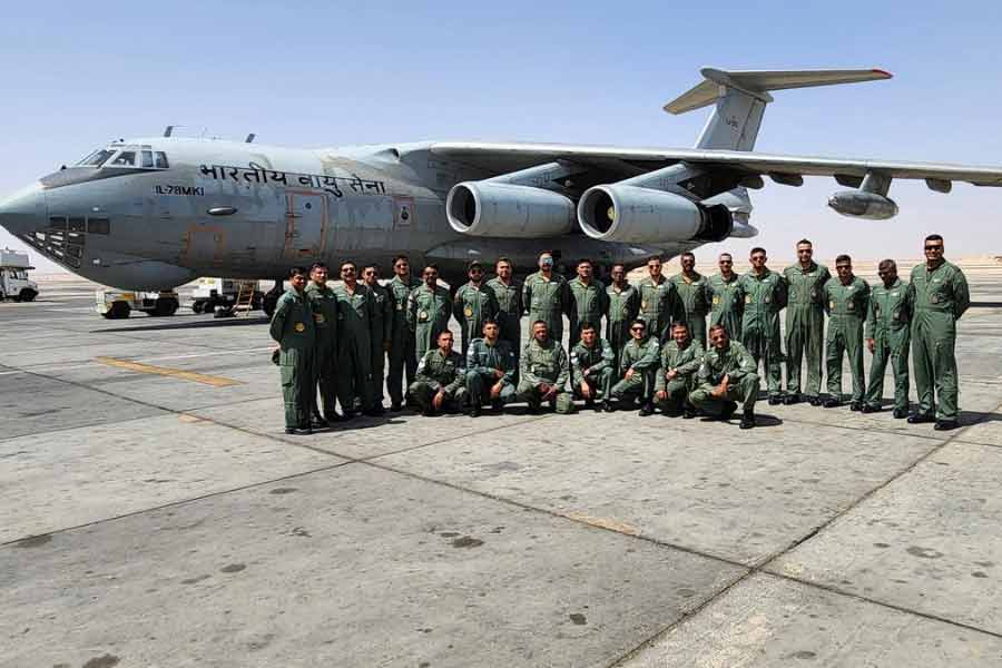 স্বাধীনতা দিবসের উদ্‌যাপনের আগে ভারতীয় বায়ুসেনার উদ্যোগে শুরু হতে চলেছে ‘তরঙ্গ শক্তি’র আয়োজন। মহড়ায় অংশ নেবে অন্তত ১০টি দেশ। অংশগ্রহণকারী দেশগুলির মধ্যে সামরিক সহযোগিতা বৃদ্ধির লক্ষ্যেই এই পদক্ষেপ।