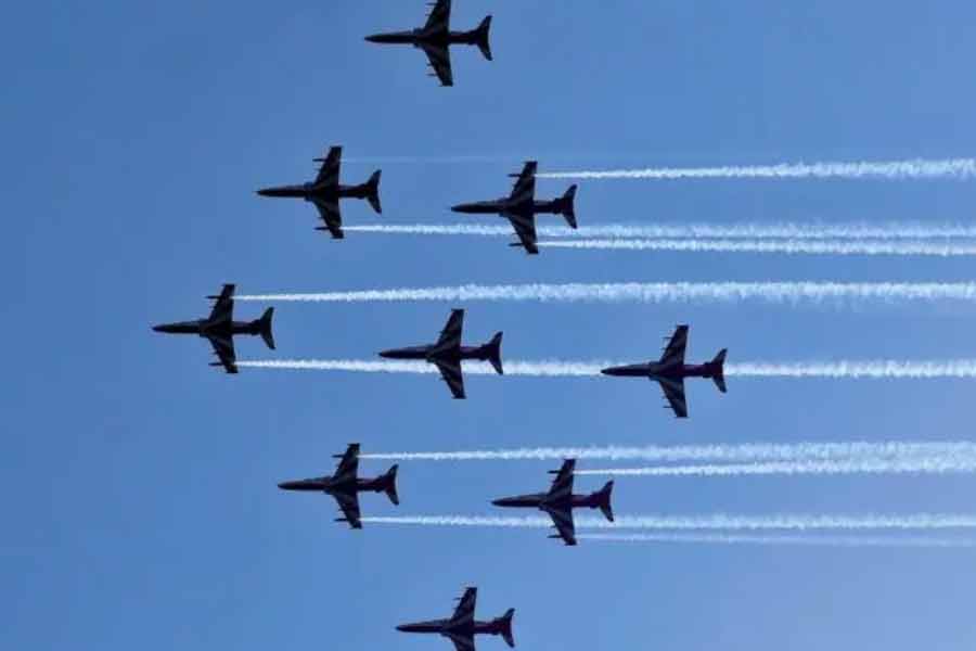 বায়ুসেনার পক্ষ থেকে একটি বিবৃতিতে বলা হয়েছে, ‘তরঙ্গ শক্তি’র মহড়ার দিকে অধীর আগ্রহে অপেক্ষা করছে তারা। কারণ, এটাই হবে দেশের প্রথম ‘বহুজাতিক বিমান মহড়া।’