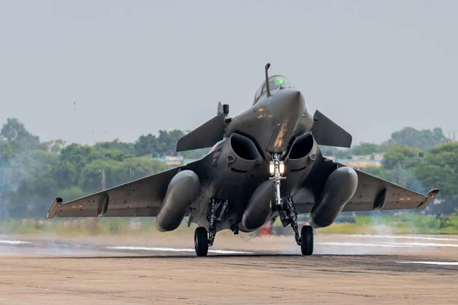 ভারতীয় বায়ুসেনা আয়োজিত ‘তরঙ্গ শক্তি’তে অংশ নিতে পারে অস্ট্রেলিয়া, ফ্রান্স, জার্মানি, জাপান, স্পেন, সংযুক্ত আরব আমিরশাহি, ইংল্যান্ড এবং আমেরিকা। জার্মানি তাদের ‘ফাইটার জেট’ এবং একটি এ-৪০০এম উড়ান আনবে। বায়ুসেনার শোকেসেও থাকবে এ-৪০০ এম।