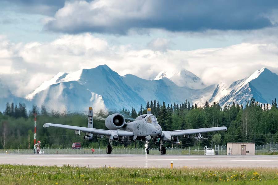 এর আগে আমেরিকার বায়ুসেনার তরফে গত জুন মাসে আয়োজিত হয় ‘রেড ফ্ল্যাগ’ মহড়া। ৪ থেকে ১৪ জুন পর্যন্ত আলাস্কার আইলসন বায়ুসেনা ঘাঁটিতে হওয়া সেই মহড়ার পর ভারতে হবে দ্বিতীয় ‘রেড ফ্ল্যাগ’ মহড়া।