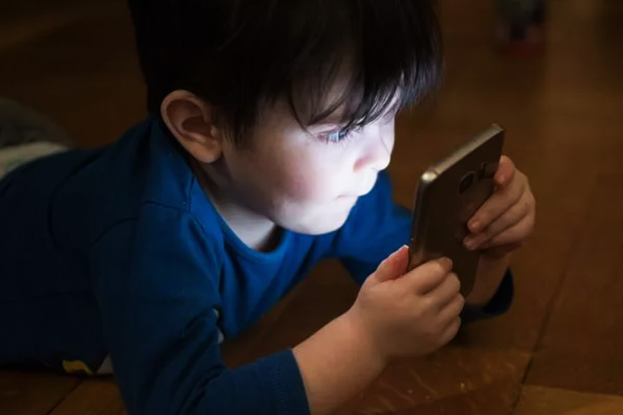 Rising screen time leads to more children needing glasses