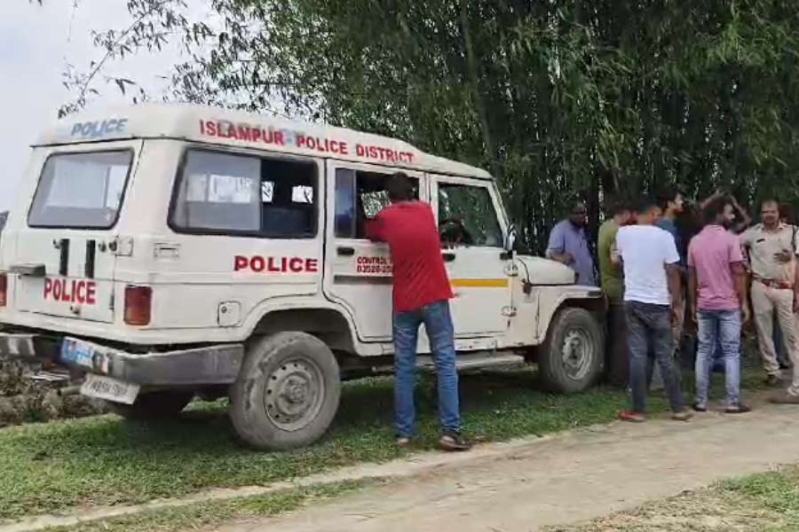 পরিত্যক্ত চা-বাগানের জমি দখল ঘিরে সংঘর্ষ।