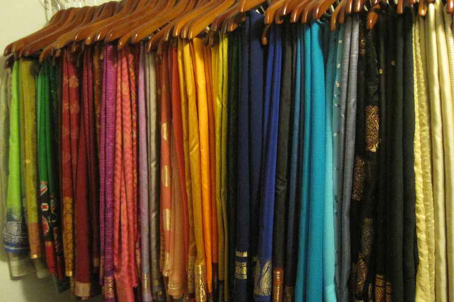 Tips to protect silk saree while storing in monsoon