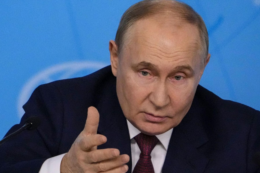 মূলত আমেরিকা এবং ইউরোপের দেশগুলির এই বৈঠককে কটাক্ষ করে মস্কোর তরফে দাবি করা হয়, স্রেফ ‘সময় নষ্ট’ করা হচ্ছে। তবে মুখে এ কথা বললেও রাশিয়া যে সুইৎজ়ারল্যান্ডের এই বৈঠকের পর স্বস্তিতে নেই, বেশ কয়েকটি ঘটনায় তার ইঙ্গিত মিলেছে।