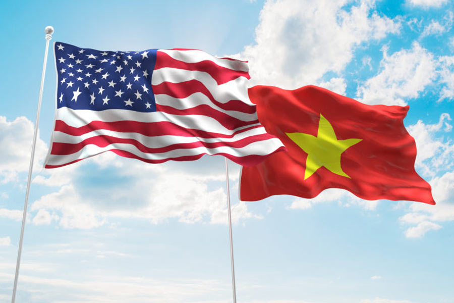 তবে সে কাজে তিনি কতটা সফল হয়েছেন, তা নিয়ে একাধিক মত রয়েছে। কারণ, অতীতের বিবাদ দূরে সরিয়ে আন্তর্জাতিক রাজনীতিতে অনেকটাই কাছে এসেছে আমেরিকা এবং ভিয়েতনাম।   