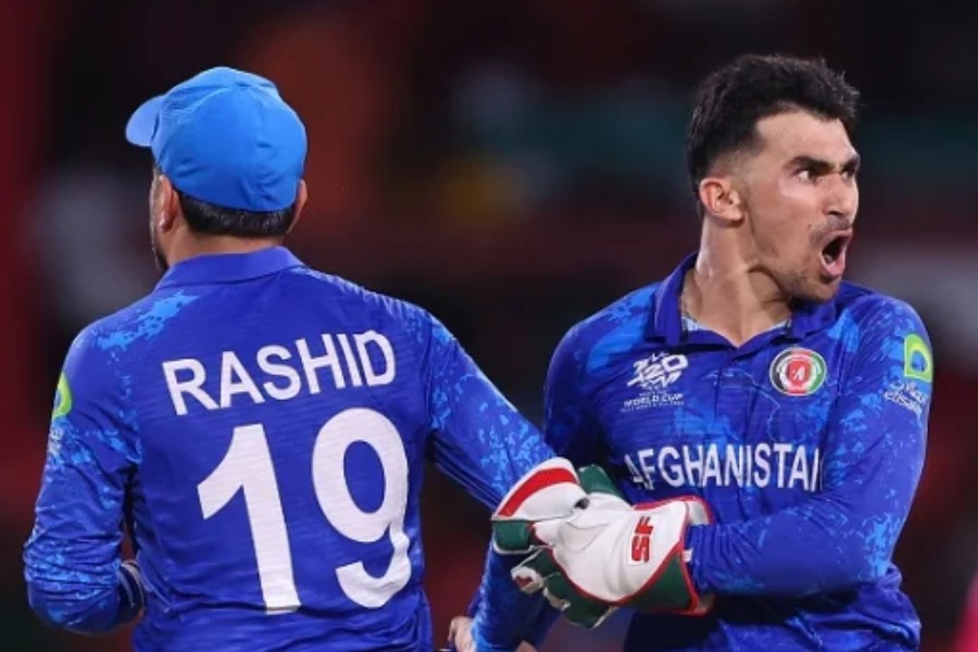 অস্ট্রেলিয়ার বিরুদ্ধে জয়ের গন্ধ পাওয়া রশিদ খান এবং রহমানুল্লাহ গুরবাজ়।