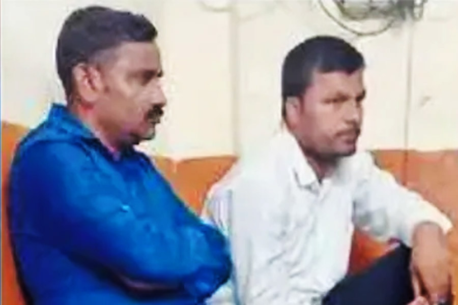 নিট দুর্নীতিকাণ্ডে মহারাষ্ট্রের দুই শিক্ষককে জিজ্ঞাসাবাদ।