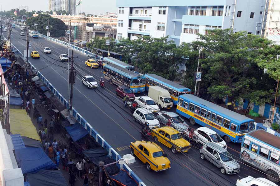 city administration faces challenges is to solve the complexity of the Sealdah flyover renovation