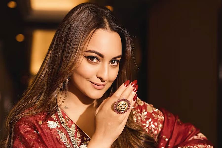 Sonakshi Sinha Red chand buta wedding reception saree cost