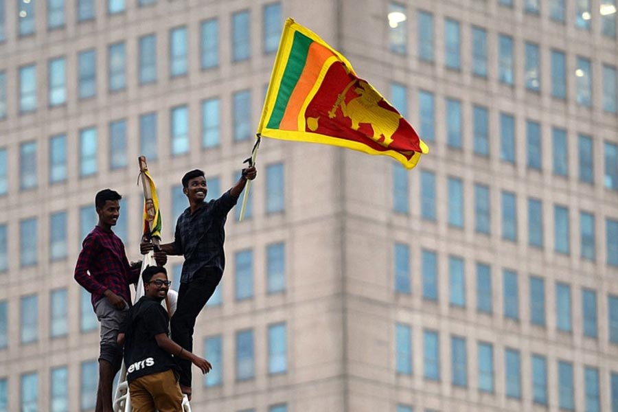 এলআইসির এইউএম-এর পরিমাণ পাকিস্তান-সহ ভারতের তিন পড়শি দেশের সম্মিলিত অর্থনীতির চেয়েও বেশি। তালিকায় রয়েছে নেপাল এবং শ্রীলঙ্কা।