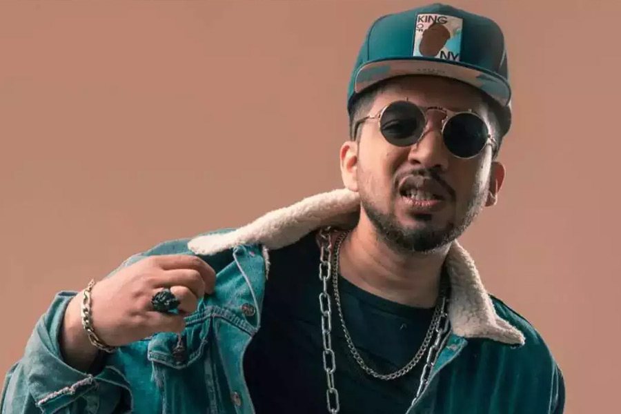 ওটিটি প্ল্যাটফর্মে শুরু হয়েছে জনপ্রিয় রিয়ালিটি শো ‘বিগ বস্’ সিজ়ন-৩। নির্মাতাদের দাবি, এ বার ‘অন্য রকম’ স্বাদ পাবেন দর্শকেরা। থাকবে চমকের পর চমক। যে সমস্ত প্রতিযোগীকে এ বার এই শোয়ে আনা হয়েছে, তাঁদের মধ্যে অন্যতম চমকের নাম নায়েজ়ি দ্য বা।