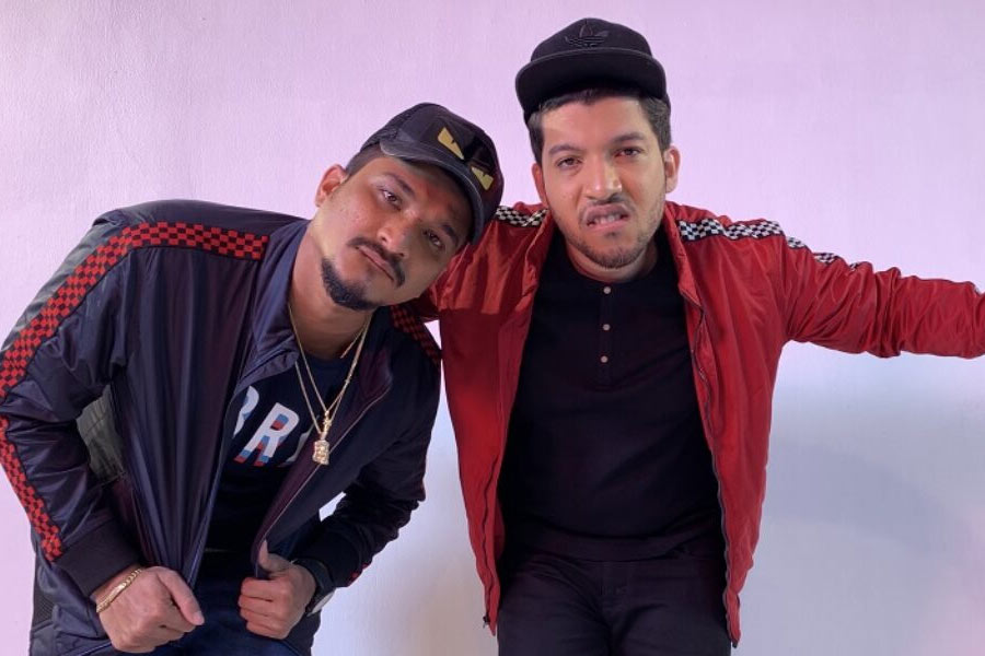 ওই গানের পর নায়েজ়ির আলাপ ডিভাইনের সঙ্গে। শুরু হয় জুটি বেঁধে র‌্যাপ গান বাঁধা। ২০১৫ সালে ওই জুটির অন্যতম জনপ্রিয় গান ‘মেরে গল্লি মে’। আর ফিরে তাকাতে হয়নি। ভারতীয় র‌্যাপ সঙ্গীতের জগতে এখন পরিচিত দু’জনেই।