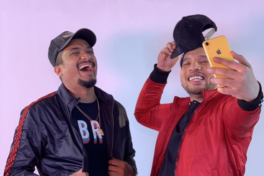 এখন অবশ্য নায়েজ়ি আর ডিভাইন আলাদা আলাদা ভাবে কাজ করেন। সেই নায়েজ়ি এখন জনপ্রিয় শোয়ে। নতুন নতুন গল্প শুনতে আগ্রহী তাঁর অনুরাগীরা। পুলিশের চোখে ধুলো দিয়ে পালানো সেদিনকার নায়েজ়ি এ বার ‘বিগ বস্’-এর ঘরে কী কাণ্ড ঘটান, নজর সে দিকেও।