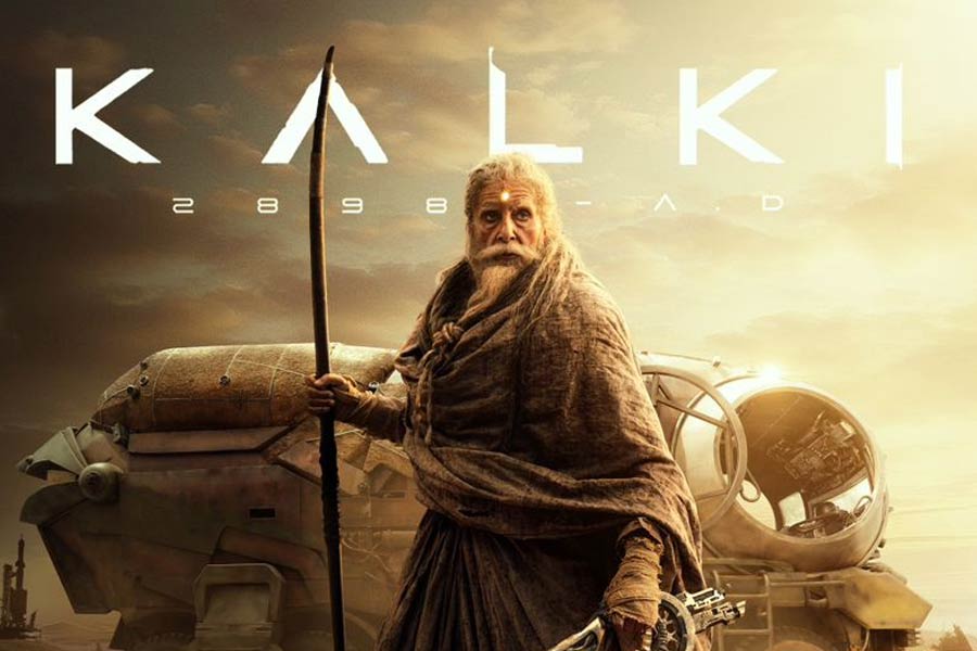 ‘কল্কি ২৮৯৮ এডি’ ছবিতে অশ্বত্থামার চরিত্রে অভিনয় করতে দেখা যাবে অমিতাভকে। ফ্যান্টাসি ঘরানার এই ছবির প্রথম ঝলক প্রকাশ পেতেই অমিতাভ নজর কেড়েছেন সকলের।