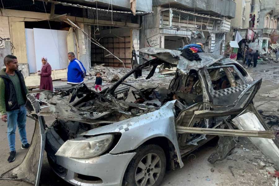 কিছু স্থানীয় সংবাদমাধ্যমে দাবি করা হয়েছে, ইজ়রায়েলের এই হামলায় প্রাণ হারিয়েছেন হামাসের শীর্ষস্থানীয় কমান্ডার রাদ সাদ।