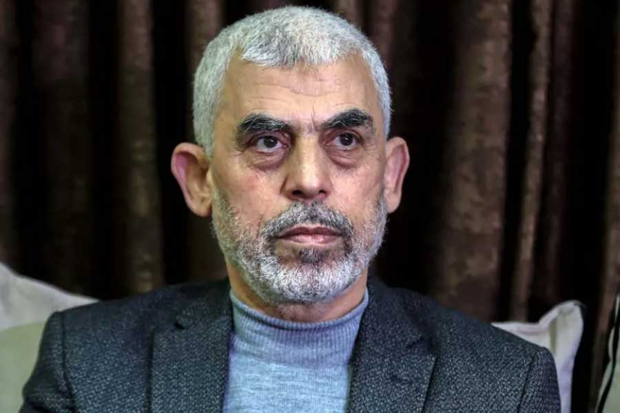 এই পরিস্থিতিতে সিনওয়ারের ঘনিষ্ঠকেই হত্যা করল ইজ়রায়েল ডিফেন্স ফোর্স (আইডিএফ)। যদিও ইজ়রায়েল কিংবা হামাস— কোনও পক্ষের তরফেই এই বিষয়ে আনুষ্ঠানিক ভাবে কিছু জানানো হয়নি।