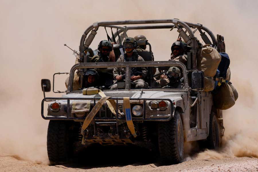 প্যালেস্টাইনি সশস্ত্র গোষ্ঠী হামাসের চেয়ে হিজবুল্লার যোদ্ধার সংখ্যা দ্বিগুণের বেশি। অস্ত্রসম্ভারেও অনেক এগিয়ে লেবাননের শিয়া গোষ্ঠীটি। 