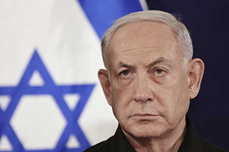 নেতানিয়াহুর বিরোধীদের অভিযোগ, ইজ়রায়েলের প্রধানমন্ত্রী দেশের অগ্রগতি বন্ধ করছেন। ধ্বংসপ্রাপ্ত গাজ়ার জন্য পরবর্তী কোনও পরিকল্পনাও দিতে পারেননি নেতানিয়াহু। হামাসের হাতে বন্দি ইজ়রায়েলিদের উদ্ধারেও যথাযথ কোনও ব্যবস্থা নিতে পারছেন না। সুতরাং, দেশের উন্নতির জন্য দ্রুত নির্বাচন হওয়া প্রয়োজন।
