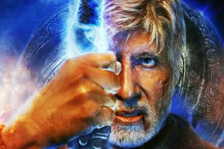 বলিপাড়া সূত্রে খবর, ‘ব্রহ্মাস্ত্র’ ছবিটি ভারতের বক্স অফিসে ২৫৪ কোটি টাকার ব্যবসা করে। বিশ্ব জুড়ে ছবিটি বক্স অফিস থেকে ৪৩১ কোটি টাকা উপার্জন করে।