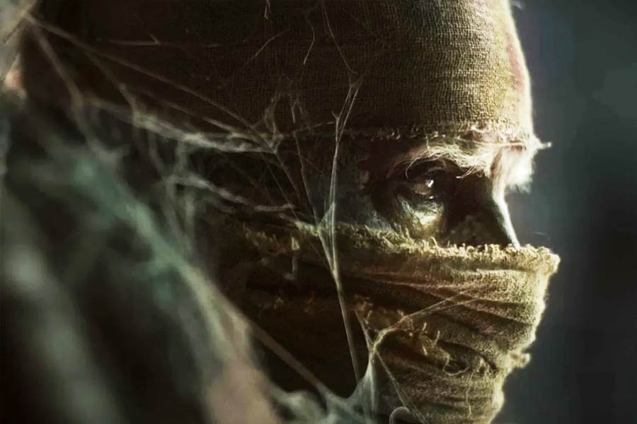 অমিতাভের কেরিয়ারে ‘কল্কি ২৮৯৮ এডি’ ছবিটি কি ‘ব্রহ্মাস্ত্র’-এর মতো ব্যতিক্রমী হয়ে উঠবে? না কি তাঁর কেরিয়ারের অন্যান্য ফ্যান্টাসি ঘরানার ছবির মতোই বক্স অফিসে ব্যর্থ ছবির তালিকায় নাম লিখিয়ে ফেলবে, সেটাই দেখার।