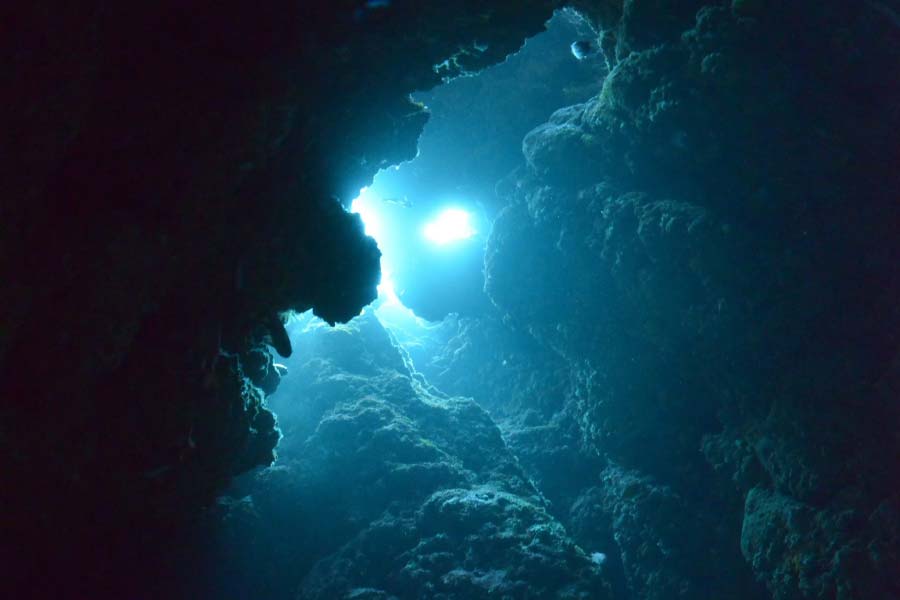 নিকিটিন পাহাড় ভারত মহাসাগরের যে অংশে রয়েছে, তা কোনও নির্দিষ্ট দেশের সমুদ্রসীমার মধ্যে পড়ে না। আন্তর্জাতিক সমুদ্রতল কর্তৃপক্ষ ওই অংশের দায়িত্বে। তাই সেখানে কোনও কাজের জন্য তাঁদের অনুমতি নিতে হয়।