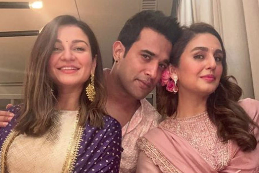 সিনেমার বাইরেও পোশাকশিল্পী হিসাবে জনপ্রিয়তা রয়েছে সনমের। রাজকুমার রাও, অদিতি রাও হায়দারি, তব্বুর মতো বলিউডের একাধিক তারকাকে সনমের পোশাক পরতে দেখা যায়।