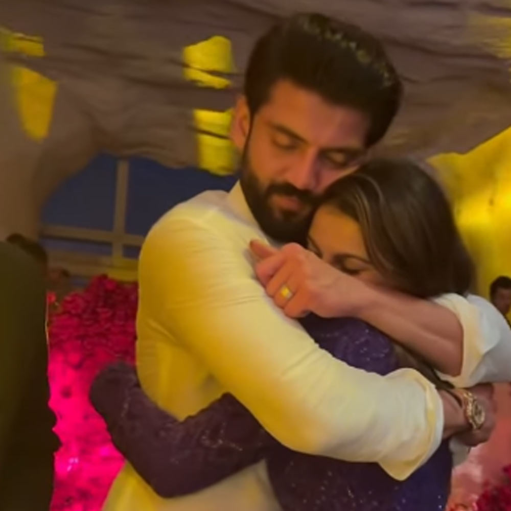 বলিপাড়ার একাংশের দাবি, জ়াহিরের সঙ্গে সোনাক্ষীর বিয়ের পর রাতারাতি পরিচিতি বেড়ে গিয়েছে সনমের। সোনাক্ষীর পোশাকশিল্পী ননদের ইনস্টাগ্রামের পাতায় অনুগামীর সংখ্যা ইতিমধ্যেই এক লক্ষের গণ্ডি পার হয়ে গিয়েছে।