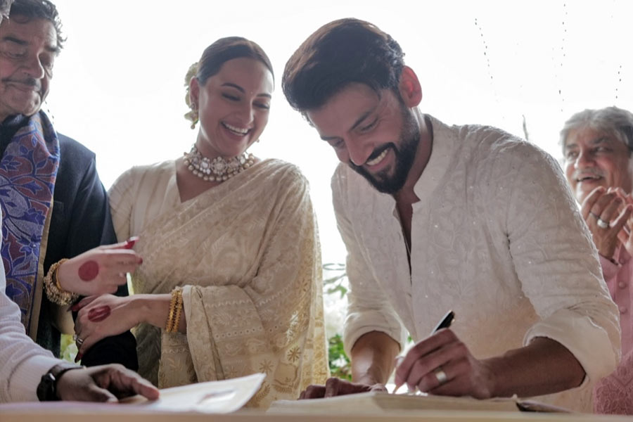 Bollywood Actresses who wore white and bridal outfits and looked dreamy 