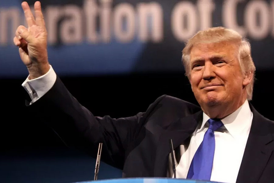 তবে ট্রাম্পের গ্রিন কার্ড নীতি সফল হলে আমেরিকার উচ্চ শিক্ষায় উল্লেখযোগ্য বদল আসতে পারে। আন্তর্জাতিক পড়ুয়ারা আকর্ষিত হলে পড়াশোনার ক্ষেত্র, বাসস্থান এবং চাকরির সুযোগেও পরিকাঠামোগত উন্নতি হতে পারে।