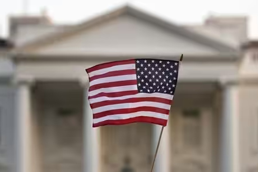 বিশেষজ্ঞেরা মনে করছেন, স্বয়ংক্রিয় গ্রিন কার্ডের কারণে আমেরিকায় ভারতীয় ছাত্রদের সংখ্যা উল্লেখযোগ্য ভাবে বৃদ্ধি পেতে পারে। ফলে ওই পড়ুয়াদের জন্য নিরাপদ এবং সাশ্রয়ী মূল্যের আবাসনের ব্যবস্থাও করতে হবে আমেরিকাকে। যার ফলে আমেরিকায় কর্মসংস্থানও বৃদ্ধি পাবে।