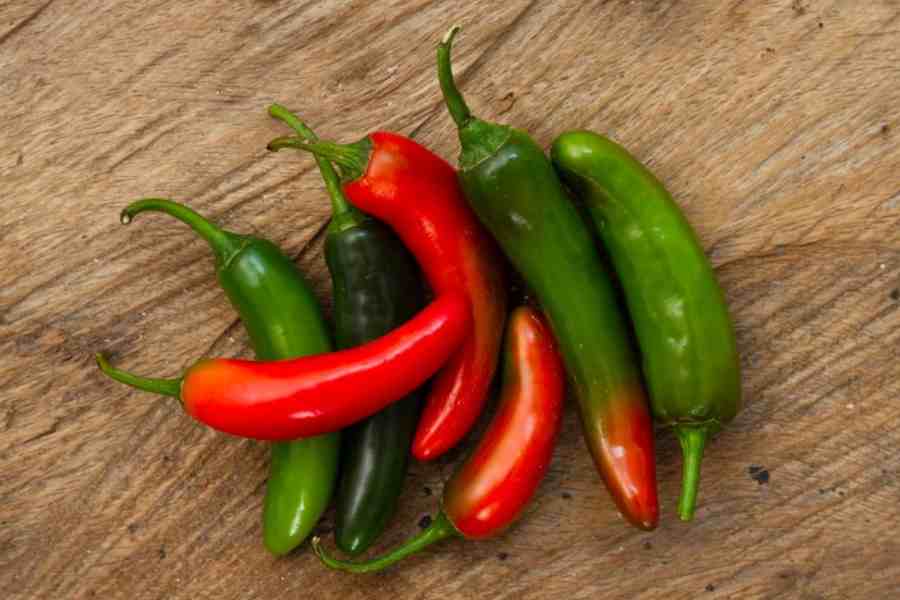 How to preserve green chilies for a long time and prevent them from dying, here are the tips