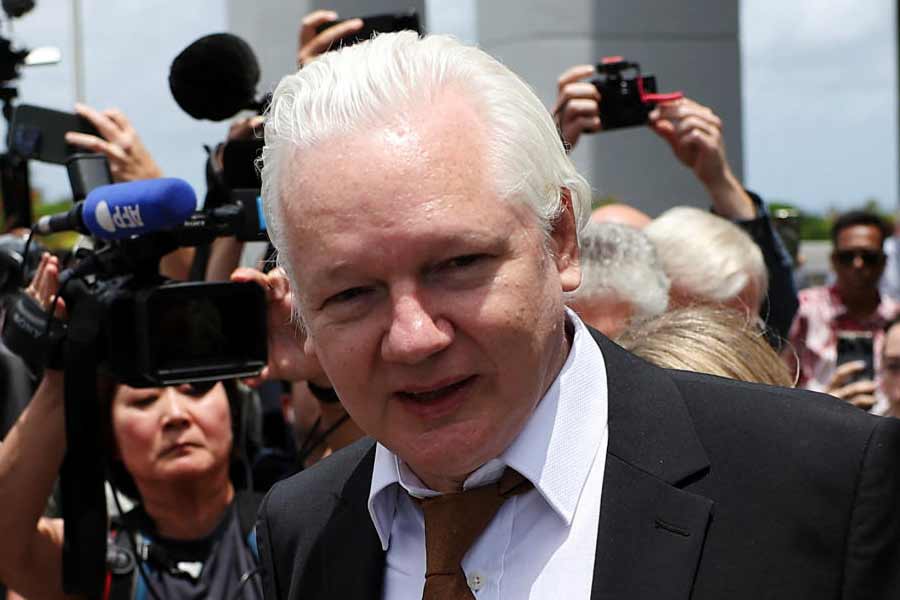 WikiLeaks founder walks out of US court as \\\\\\\'Free Man\\\\\\\' after plea deal