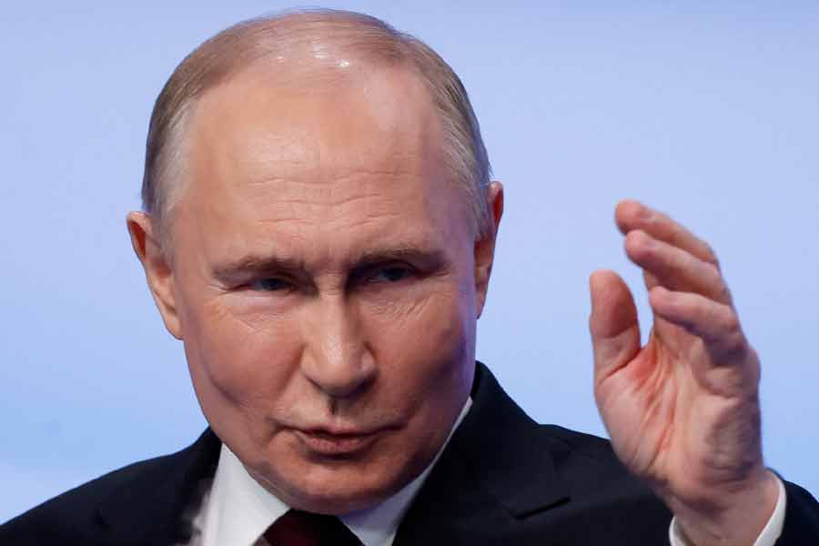 Russia blames US for Crimea deaths and vows response