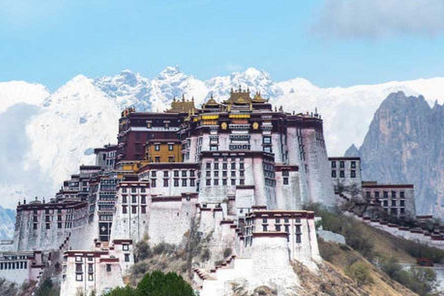 এখানেই শেষ নয়, আমেরিকার আইনে স্বতন্ত্র তিব্বতের ভৌগোলিক অবস্থান নিশ্চিত করতে ‘টিবেটান পলিসি অ্যাক্ট’ নামক আইন সংশোধনের কথাও বলা হয়েছে।