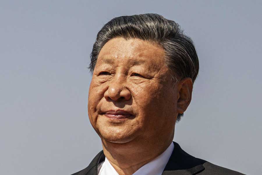 লিন আরও বলেন, ‘‘তিব্বত সংক্রান্ত বিষয়গুলি সম্পূর্ণ ভাবে চিনের অভ্যন্তরীণ বিষয়। বহিরাগত কোনও হস্তক্ষেপ সেখানে প্রয়োজন নেই। আমরা শিজ়্যাং (তিব্বত প্রদেশকে ওই নামেই পরিচিত করে থাকে চিন)-কে চিনের অংশ হিসাবে মেনে নিতে আমেরিকাকে অনুরোধ করছি। সেখানে বিচ্ছিন্নতাবাদী কার্যকলাপকে প্রশ্রয় না দেওয়ার অনুরোধ করছি। যদি তা করা হয়, তবে বেজিংও কড়া হবে।’’