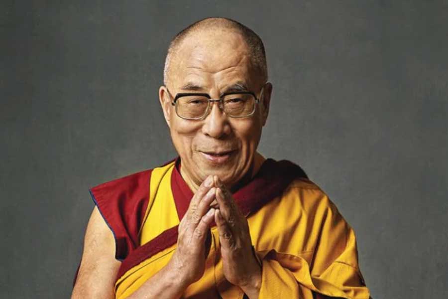 তিব্বত স্বশাসিত হলেও তাকে স্বতন্ত্র রাষ্ট্রের আখ্যা দেওয়া যায় না। কারণ রাষ্ট্র হওয়ার অন্যতম শর্ত নিজস্ব ভূখণ্ড। তিব্বতের ভূখণ্ড এখনও চিনের সীমার মধ্যে পড়ে। স্বশাসিত তিব্বতের শাসন পরিচালনা করেন দলাই লামা। যদিও তাঁকে চিন মান্যতা দেয় না।