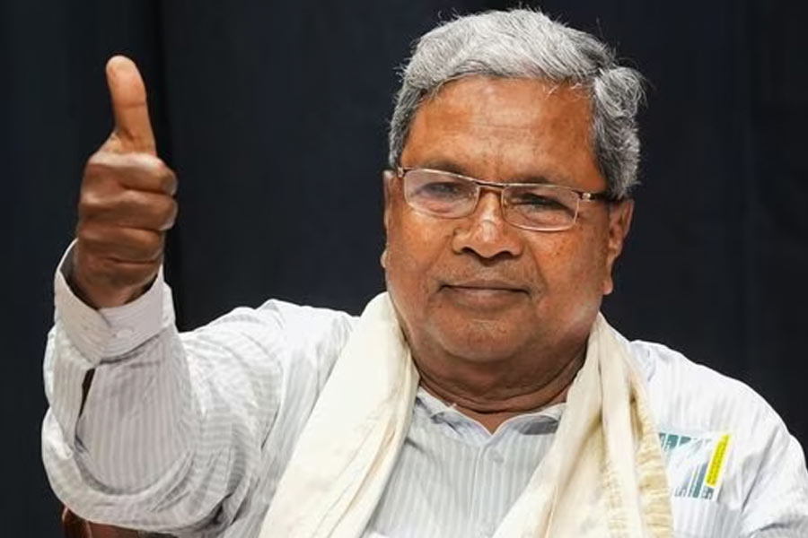 গত সপ্তাহে কর্নাটকের মুখ্যমন্ত্রী সিদ্দারামাইয়ার সভাপতিত্বে মন্ত্রিসভার বৈঠকে কেন্দ্রের তরফে কেজিএফ খনি নতুন করে চালু করার প্রস্তাব নিয়ে আলোচনা হয়। এর পরেই সেই প্রস্তাবে সিলমোহর দেয় সরকার।