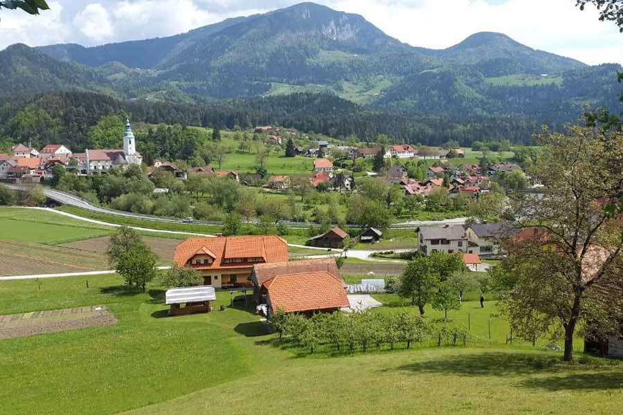 সে দিনের সোনার শহর আজ মৃতপ্রায়। কোলারের হৃতগৌরব ফিরিয়ে আনার জন্য বহু প্রস্তাব জমা পড়েছে সরকারের কাছে। পর্যটনের জন্য কেজিএফকে নতুন করে সাজানোর কথা বলা হয়েছে। প্রাসাদোপম বাংলোগুলো সারিয়ে হোমস্টে-র প্রস্তাবও রয়েছে।