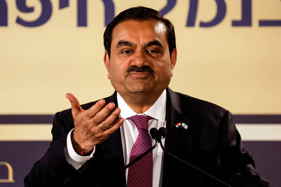 এইএল থেকে গৌতম ২০২৩-২৪ অর্থবর্ষে বেতন পেয়েছেন ২.১৯ কোটি টাকা। ভাতা পেয়েছেন ২৭ লক্ষ টাকা। অর্থাৎ ওই সংস্থা থেকে মোট ২.৪৬ কোটি টাকা পেয়েছেন তিনি। গত বছরের থেকে তিন শতাংশ বেতন বৃদ্ধি পেয়েছে তাঁর।