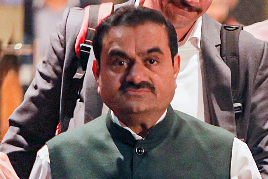 এইএল সংস্থার তরফে জানানো হয়েছে, প্রতি বছর তাদের কর্মীদের ১২ শতাংশ বেতন বৃদ্ধি পায়।